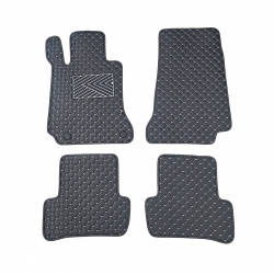Odiniai kilimėliai QuiltyMats MERCEDES BENZ C-Klasė W205 2014-2021 (Juodos spalvos - Pilkais dygsniais)